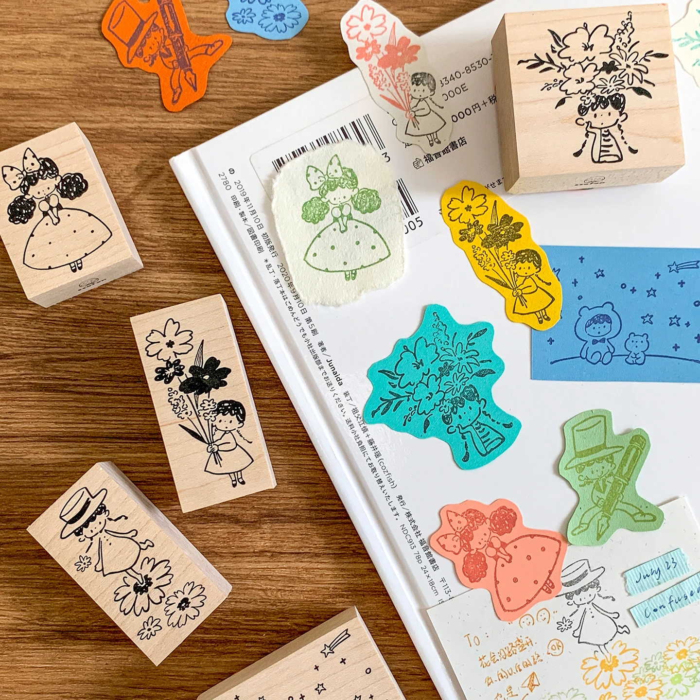 

Деревянный штамп «Милая девочка в цветочной юбке и с ручкой со звездами» для скрапбукинга, фотоальбомов и изготовления открыток