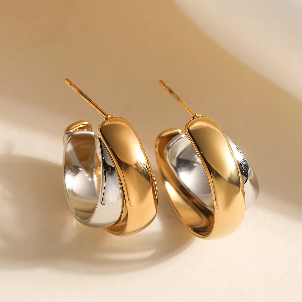 GANPUP Hochwertige Geometrische 2-Farbige C-förmige Ohrstecker für Damen, Modischer Neuer Ohrschmuck, Geschenk für Partys – Detail 2