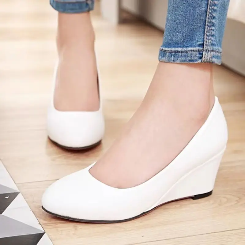 

Классические женские туфли на танкетке, модные розовые, черные, белые, синие туфли на танкетке, вечерние, свадебные, офисные туфли, женские модельные туфли-лодочки, весна 2023 г.