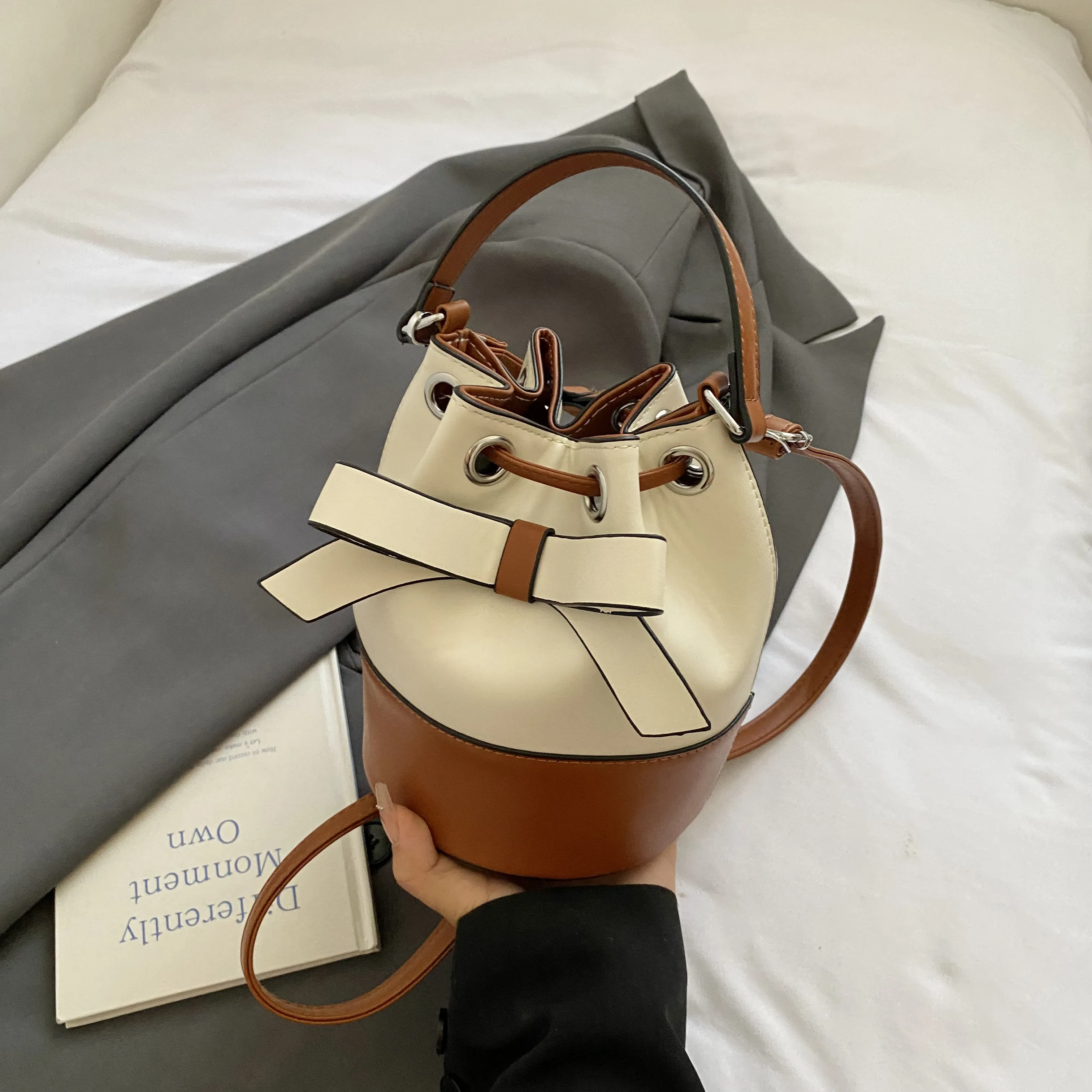 

Korean Ins Bow Drawstring Bucket Bag for Women New Contrasting Color PU Handbags Autumn Chic Mini Single Shoulder Crossbody Bags