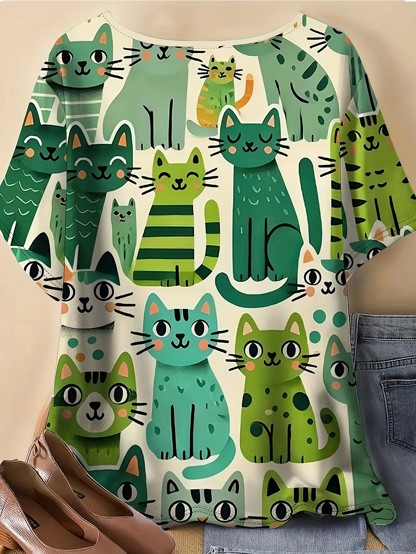 Women Round Neck Short Sleeve T‑shirt Cute Green Cartoon Cat Doodle Collage Print Loose Fit Casual Daily Tee Top Women's Clothes