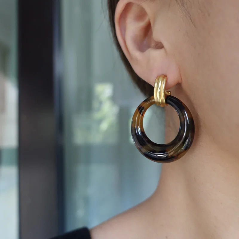 Tortoiseshell pattern door knocker statement earrings for women acrylic dangle earrings vintage elegant jewelry winter accessory