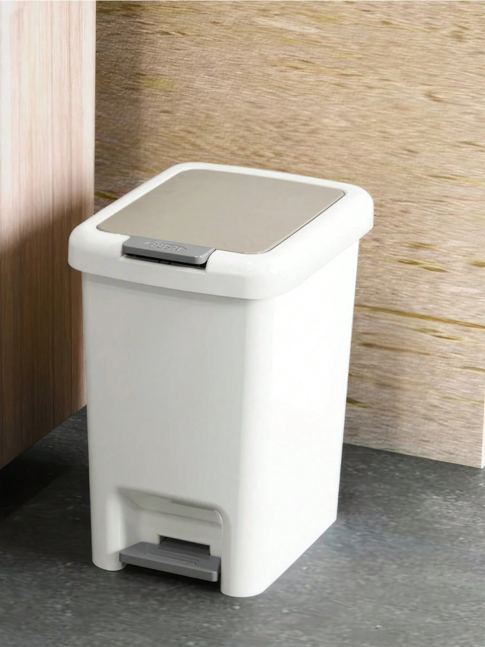 Plastic Foot Pedal Trash Can for Use in Bathroom, Kitchen, Living Room, Dorm, Office Trash Bin