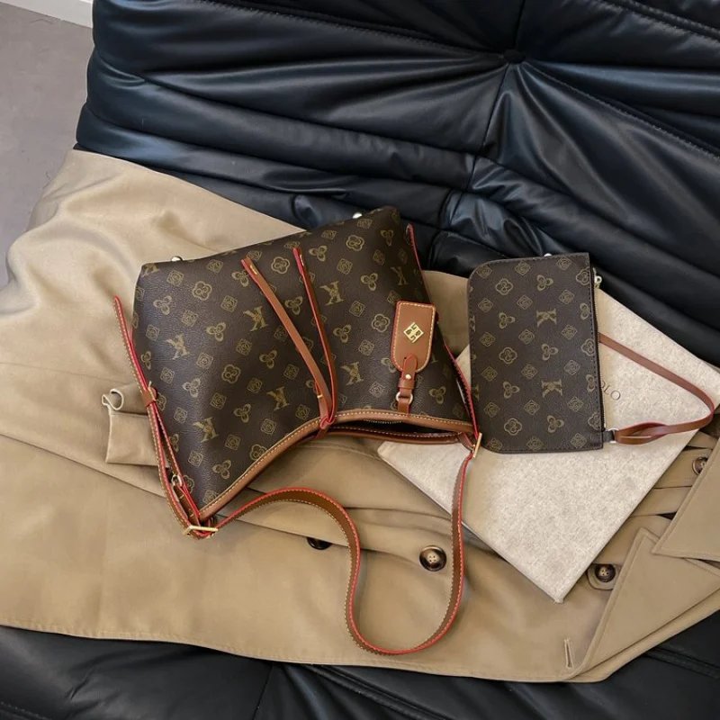 

Stylish Leather Messenger Bag For Ladies - Crossbody Shoulder Handbag With Vintage Inspired Buckle