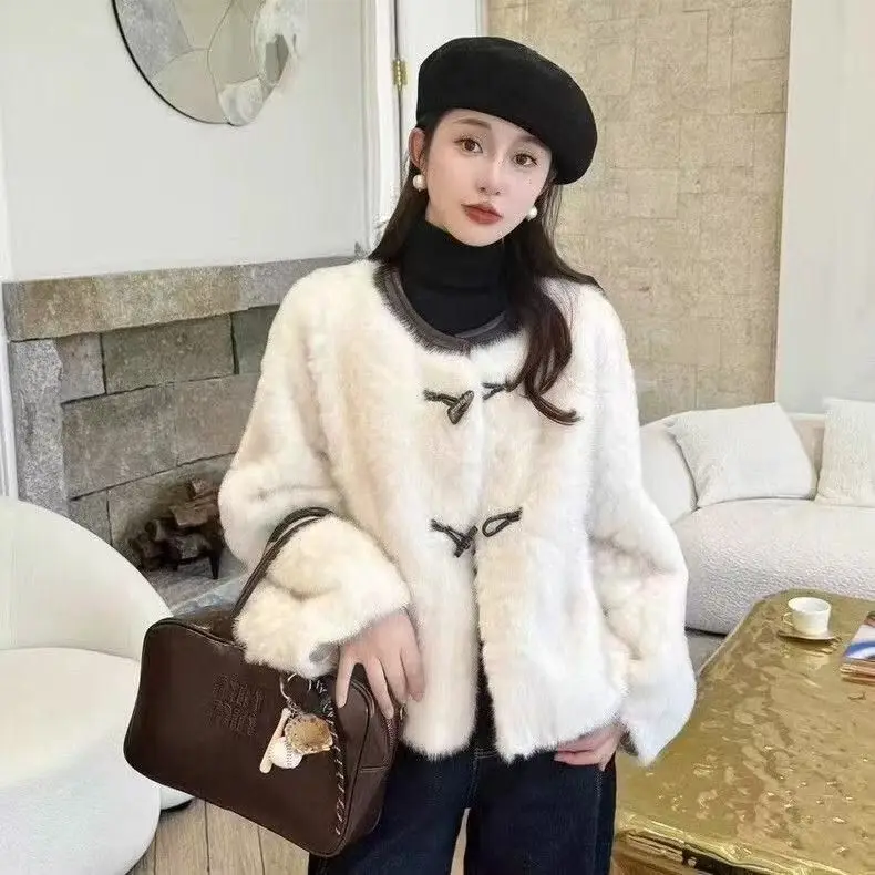 2026 Fairy Fur Dopamine Jacket Women's Horseshoe Sleeves Thickened Versatile Fur Integrated Warm Temperament Small Fragrant Wind