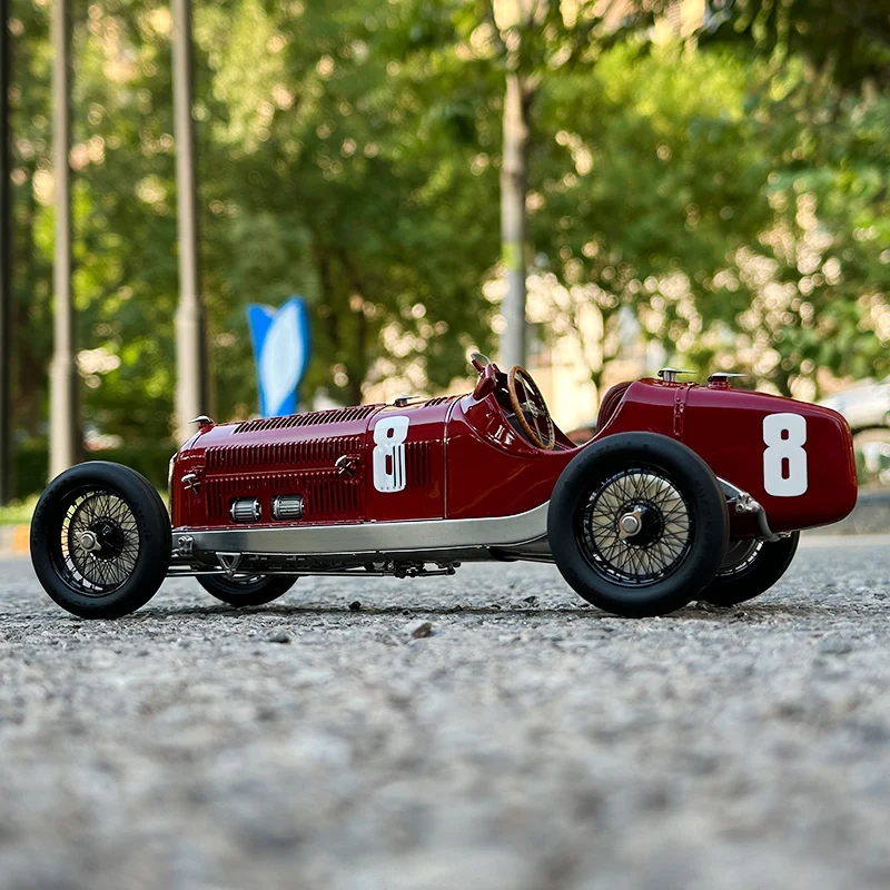 CMC 1/18 Alfa-Romeo P3 Nuvolari  Gewinner GP Italien 1932  #8 Metal  model classic car