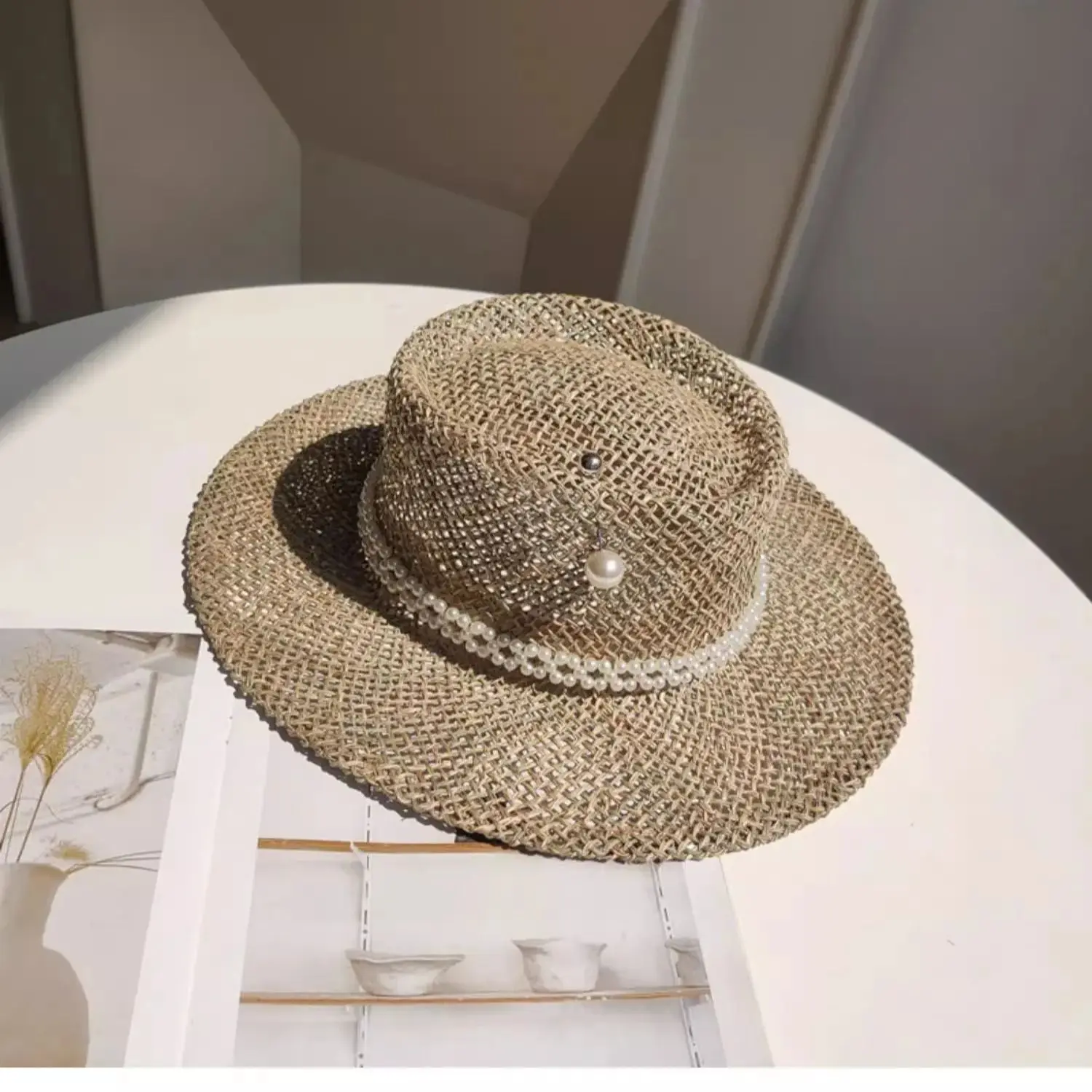 Verão palha chapéu com pérola pin para as mulheres, pára-sol à beira-mar, ranhura oca plana top