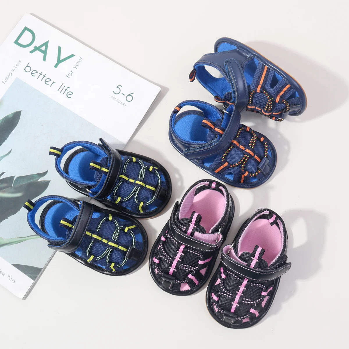 2025 Nuevo estilo Primavera y verano Zapatos más vendidos para niños y niñas, sandalias para bebés, zapatos de aprendizaje antideslizantes