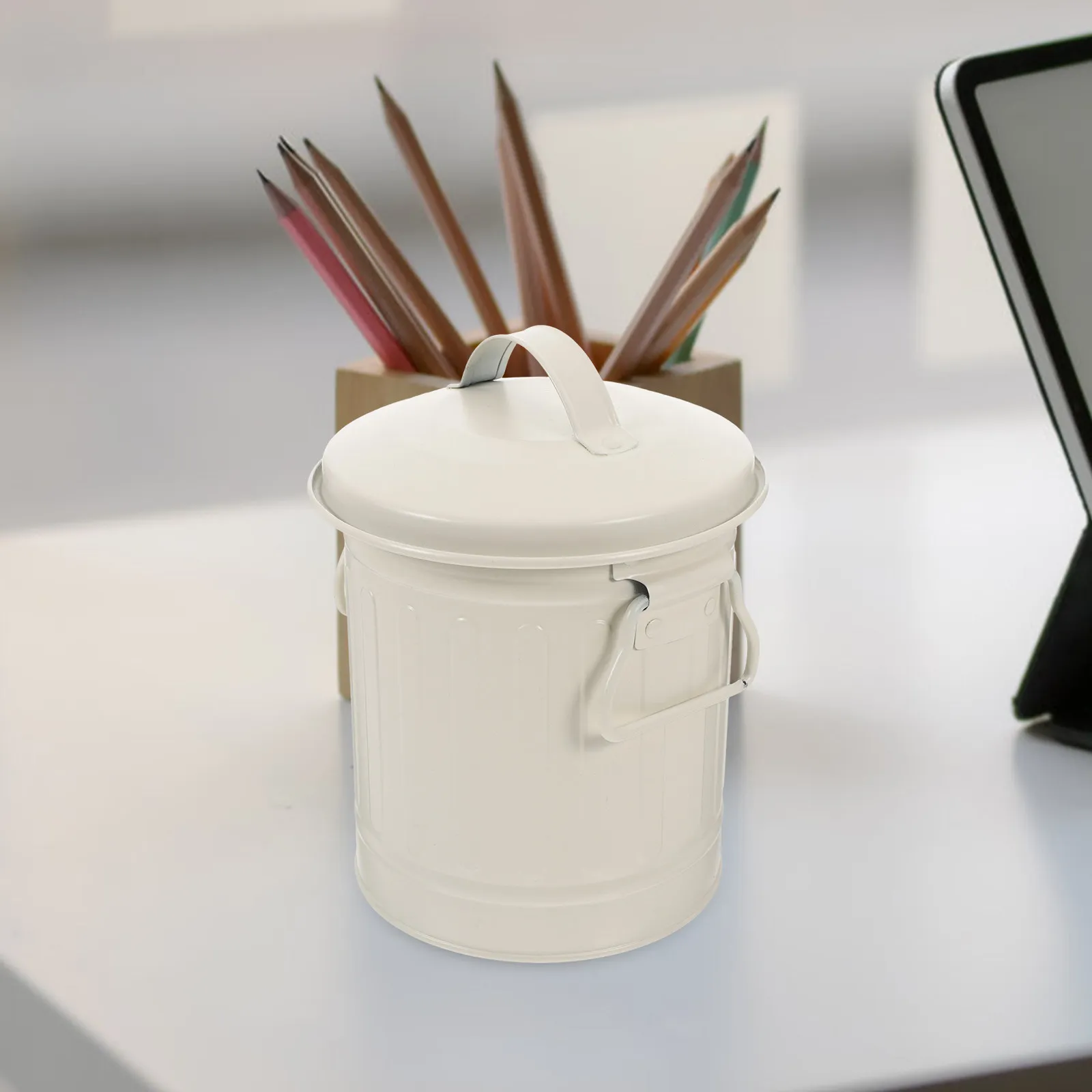 Vintage Style Iron Desk Pen Holder Trash Bin Multifunctional Small Metal Waste Basket for Office Bedroom Dorm Decorative Use