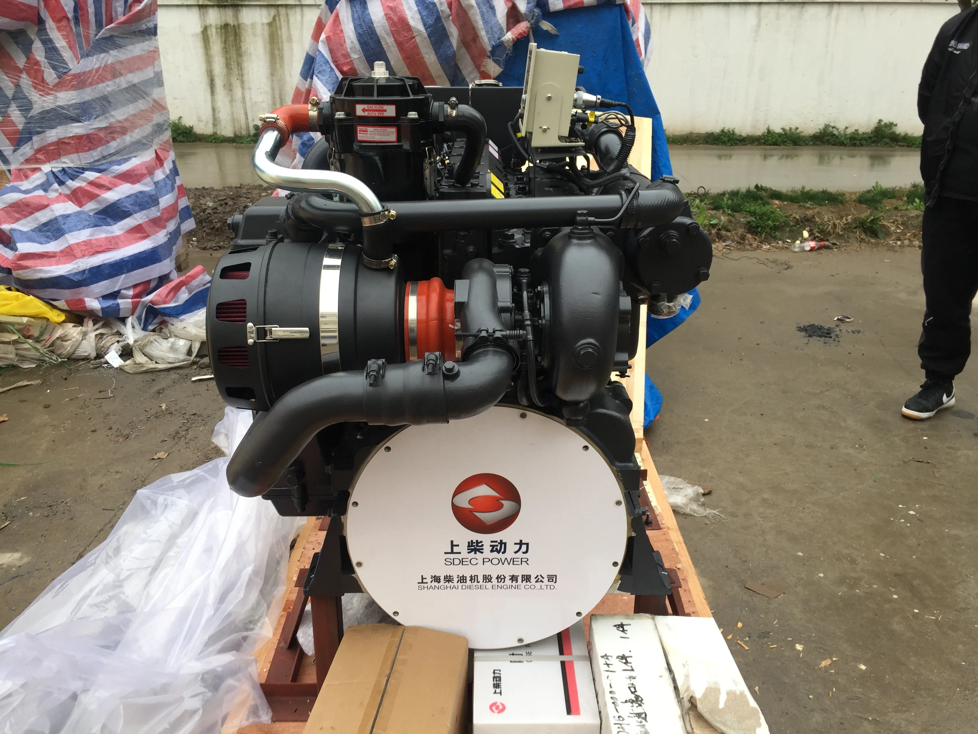 D683ZLCA9B SDEC Mesin Diesel 264KW/2430RPM Berpendingin Air Baru