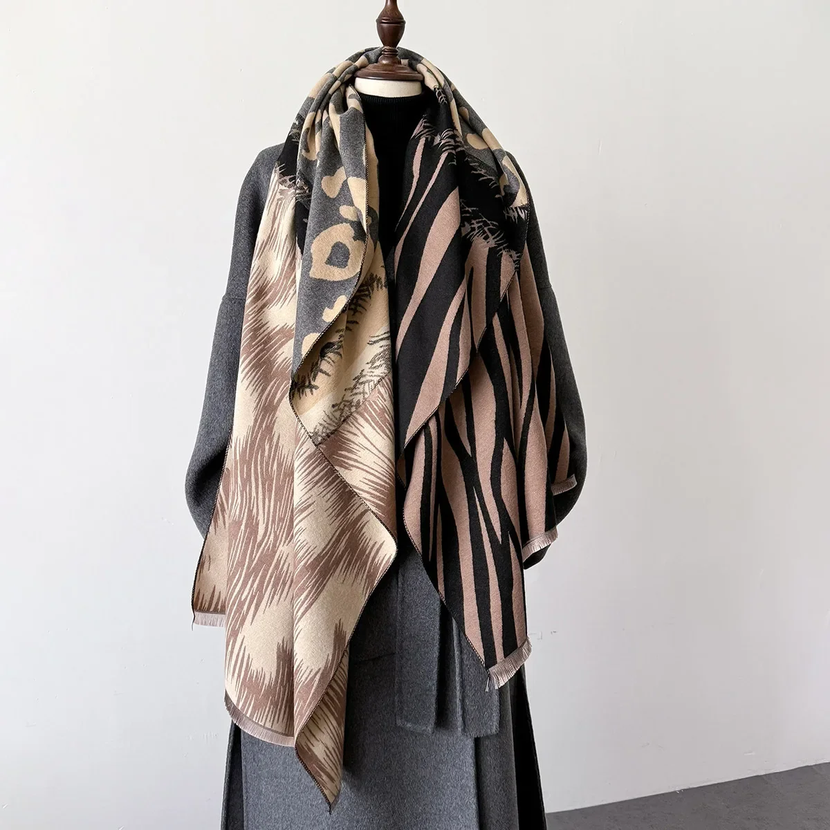 Luxury Brand Leopard Print Women Winter Scarf Cashemere Pashmina Shawls Lady Wraps Thick Warm Blanket Stole Poncho Echarpe