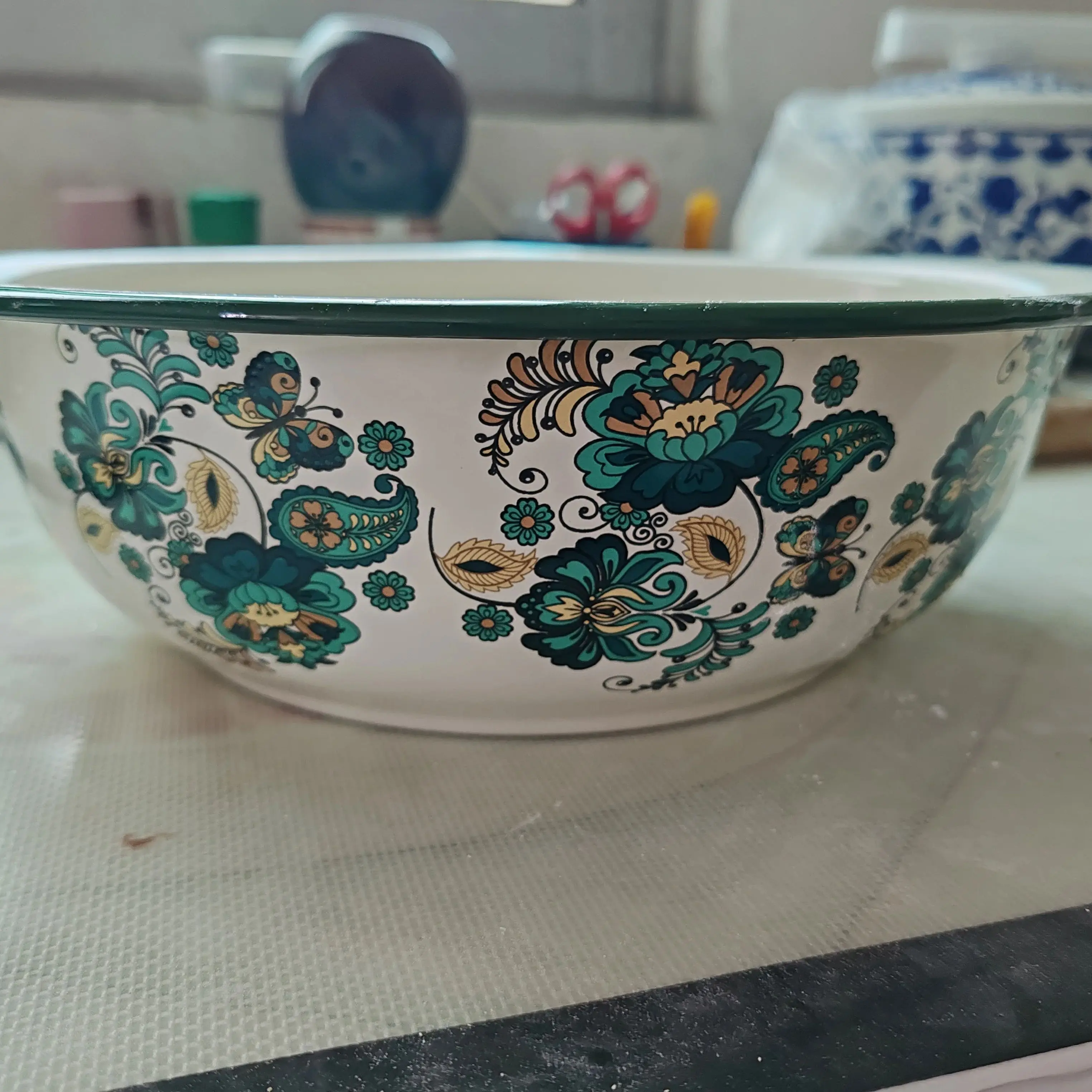 

Tomato Extra Thick Enamel Pot Wash Face and Vegetable Pot with Lid Basin Dumpling Filling Mixing Basin Bathroom Furniture Sets