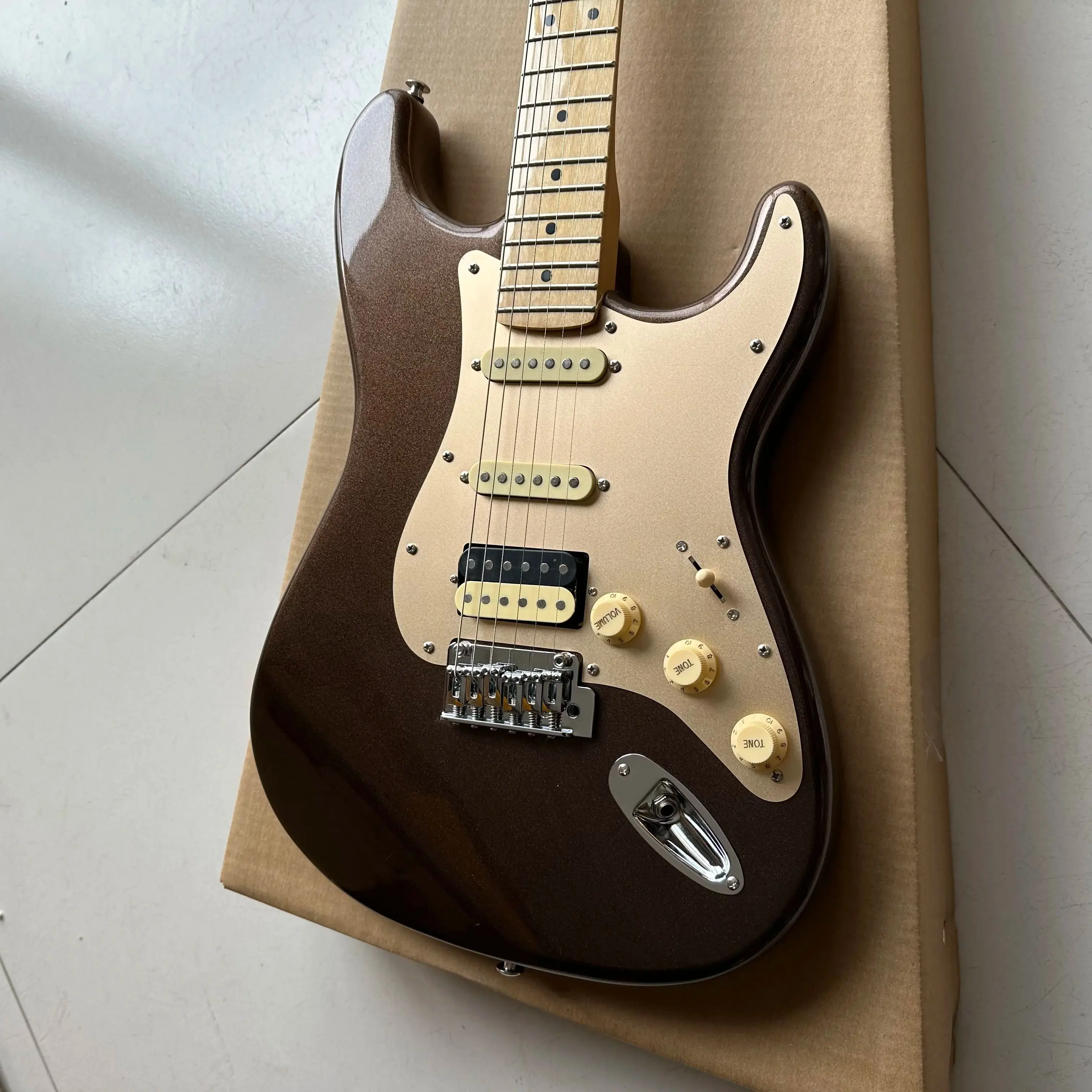 

Hot Gold ST Unisex Solo Pop 22 Tone Mahogany Body Electric Guitar FREE SHIPPING