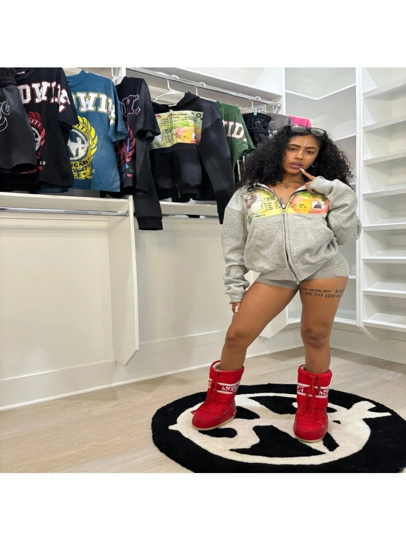 เสื้อฮู้ดดี้ลายกราฟิกสไตล์อเมริกันย้อนยุค ยูนิเซ็กซ์ ปี 2026 ทรงโอเวอร์ไซส์ ซิปยาว แขนยาว สตรีทแวร์ สำหรับผู้ชายและผู้หญิง