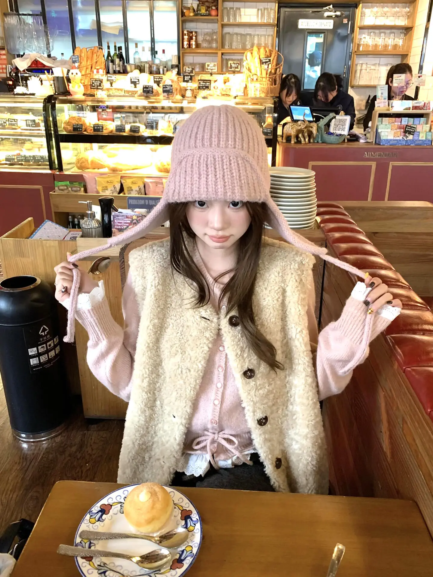 2025 New eco-friendly fur autumn and winter outerwear: Textured lambskin vest, sleeveless fur coat for women
