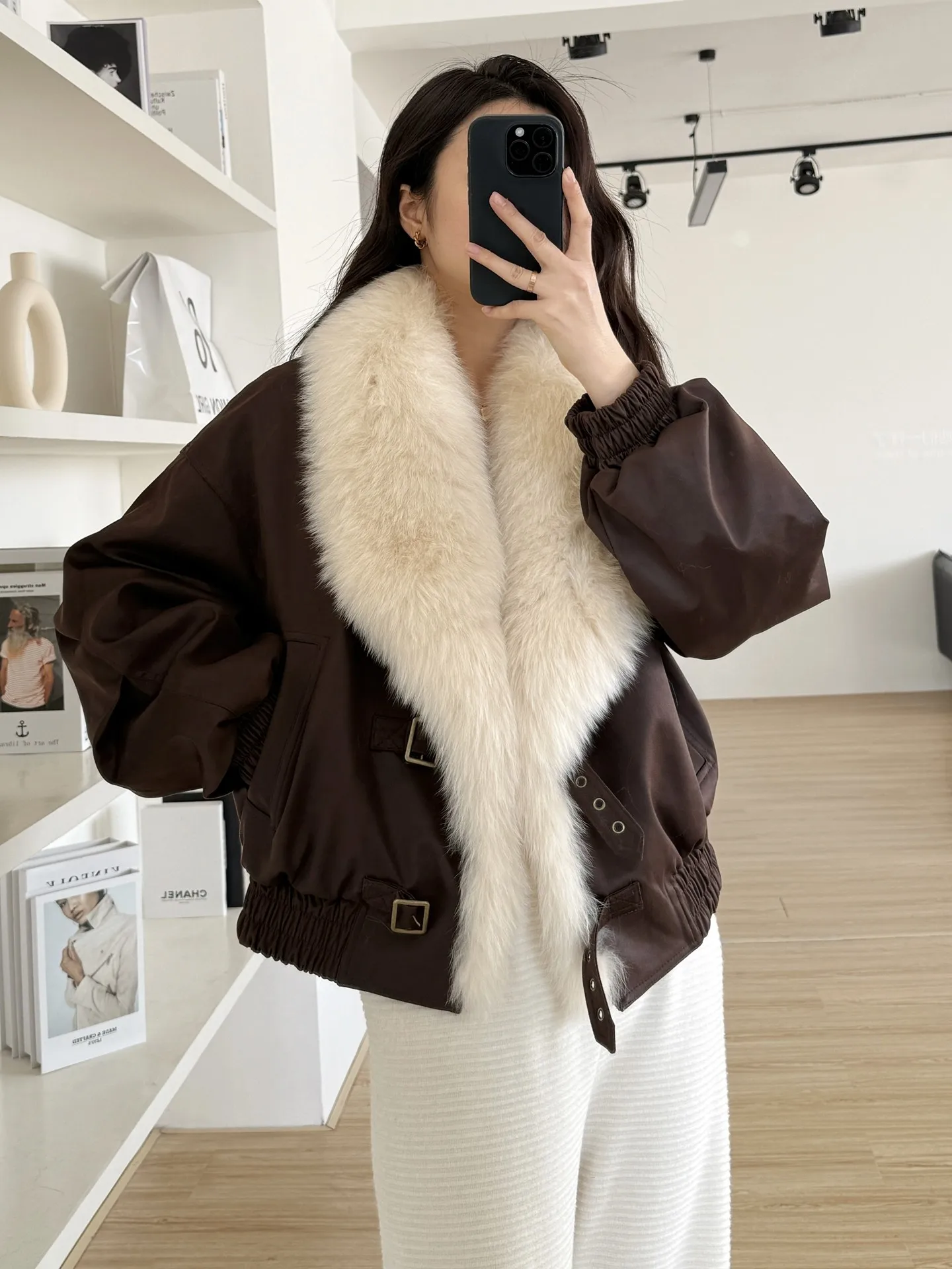 Coffee Street 2025 Winter New motorcycle large fur collar Fox fur suede fur coat Women's white goose down jacket