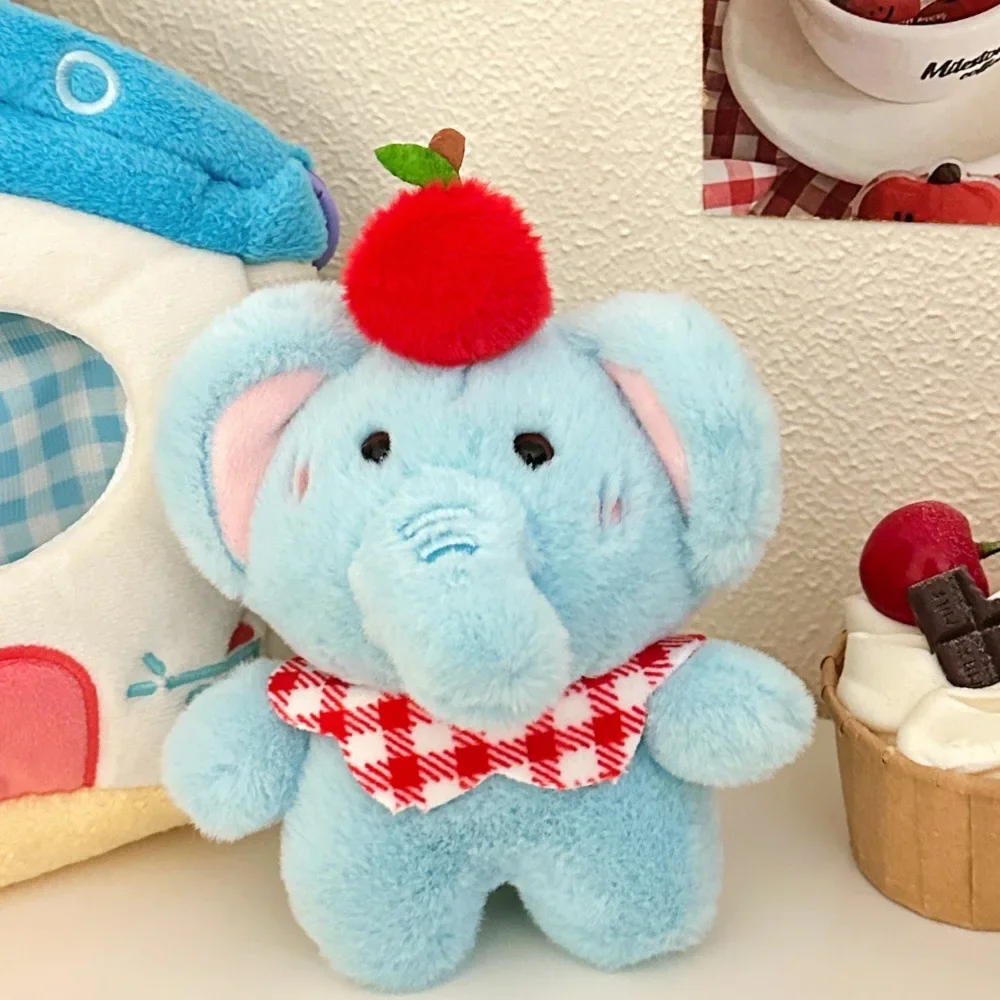 Lindo elefante de manzana llavero de peluche colgante Animal elefante muñeca colgante juguetes de peluche suaves bolso escolar decoración pequeño colgante