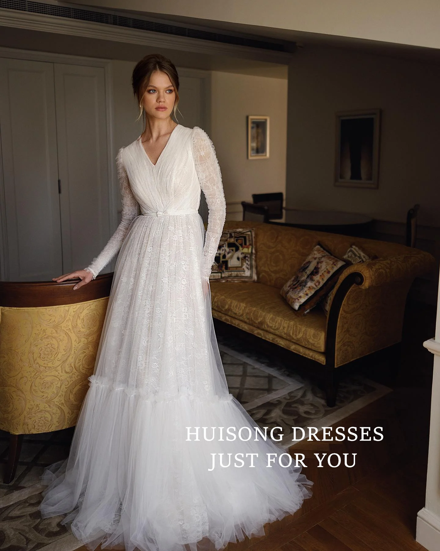 

HUISONG Customized robe de mariée Wedding Dresses Lace Appliques V-Neck Long Sleeves A-Line Beach Bridal Gown שמלת כלה