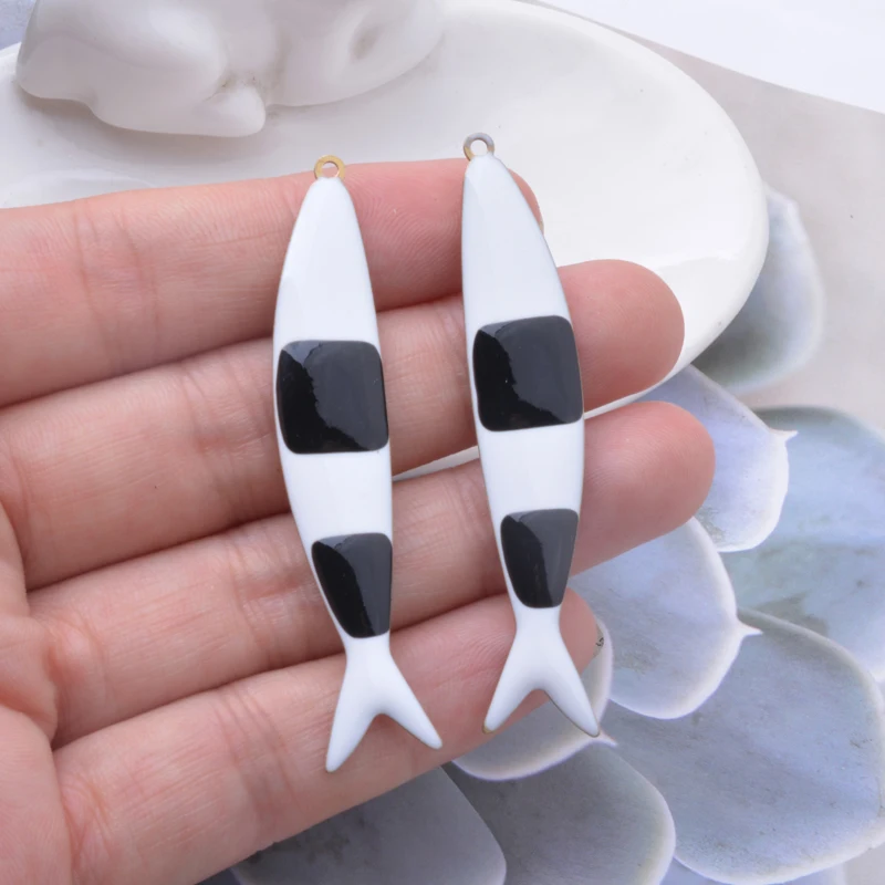 2 Stück Neue Design-Kupfer-Anhänger mit beidseitiger Emaille in Fischform für Halsketten, Taschen, Ohrringe, Anhänger, DIY-Schmuckzubehör – Detail 3
