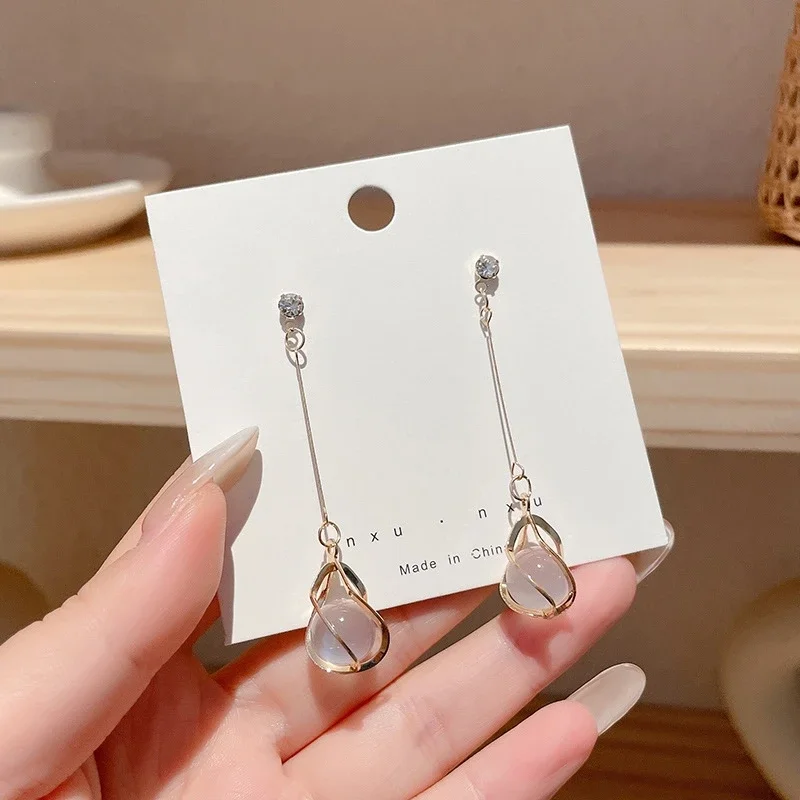 Pendientes largos de borla de bola de ópalo para mujer, joyería de oreja de cristal de Color dorado Simple, encantador coreano, regalo de Navidad, venta al por mayor