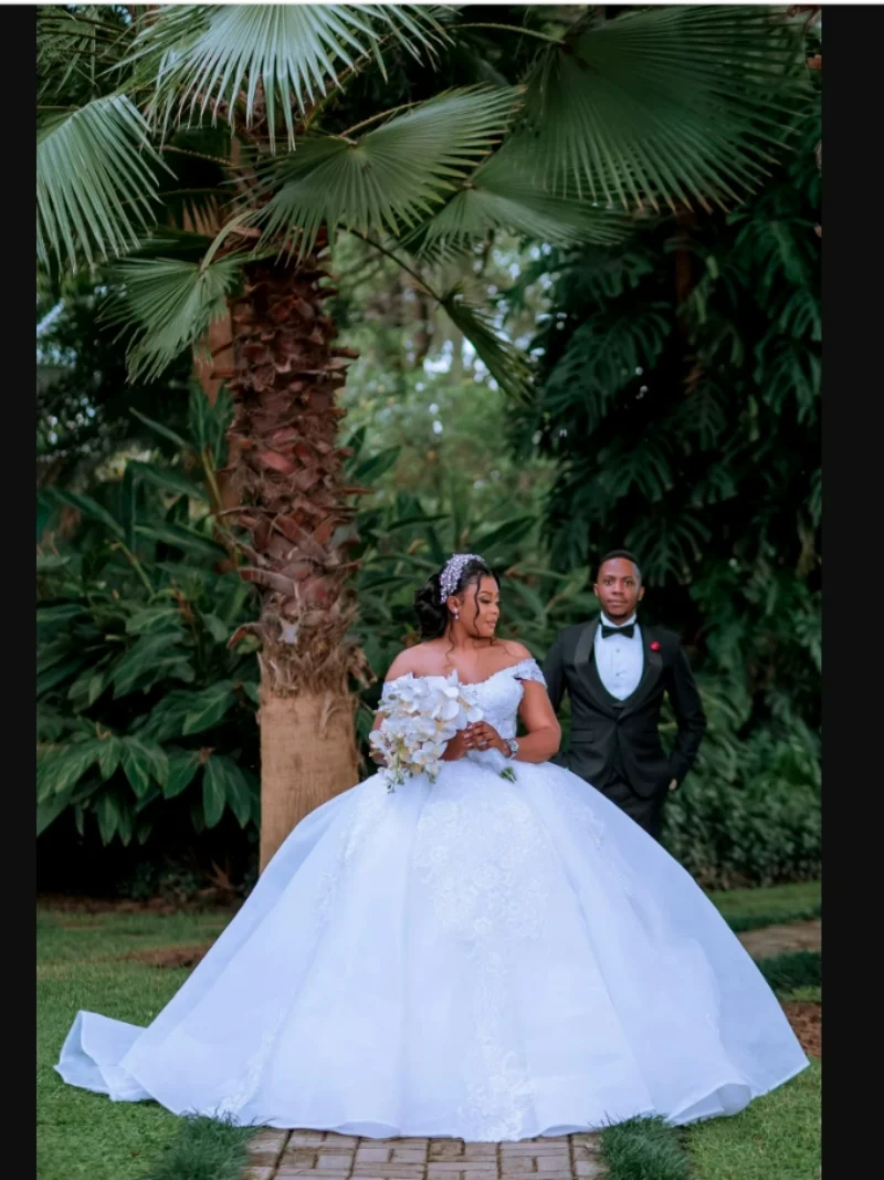Customized African Lace Appliques Charming Ballgown Wedding Dress Robe De Mariée Off the Shoulder Vintage Bridal Gown