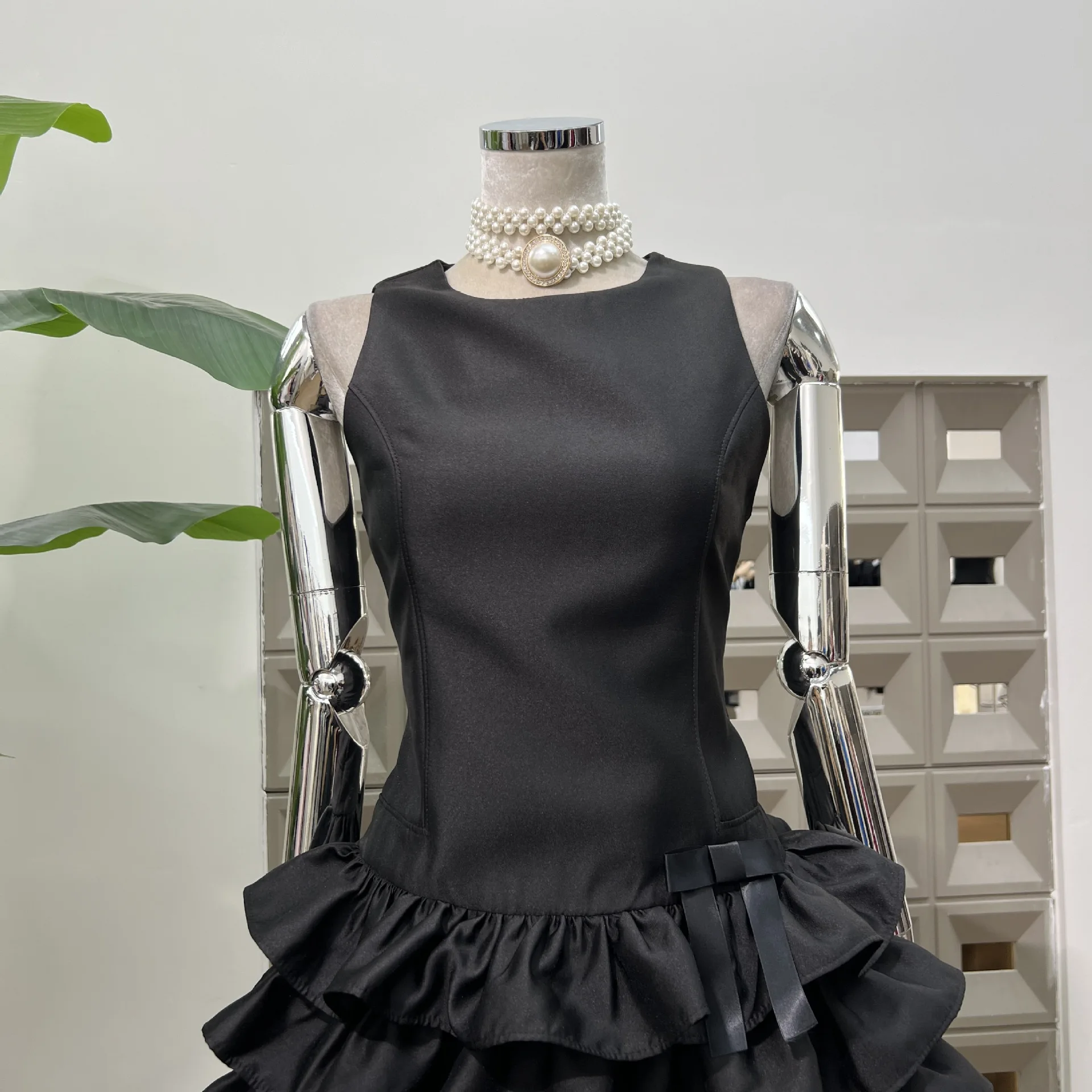 Francês elegante moda socialite vestidos de festa de aniversário em torno do pescoço sem mangas cintura alta fino ajuste arco em camadas vestido preto feminino