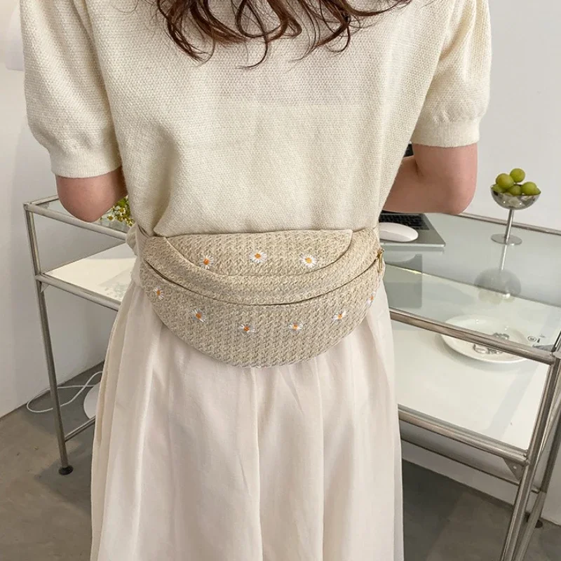 Sac de taille en paille tissé pour femmes, sacs à bandoulière pour dames, sac banane d'été 2025, sac de poitrine pour téléphone à la mode