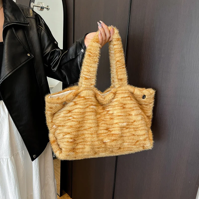

Women Leopard Stripe Plush Bag New Trendy Fashion Versatile One Shoulder Underarm Bag Large Capacity Commuter Tote Bag Handbag