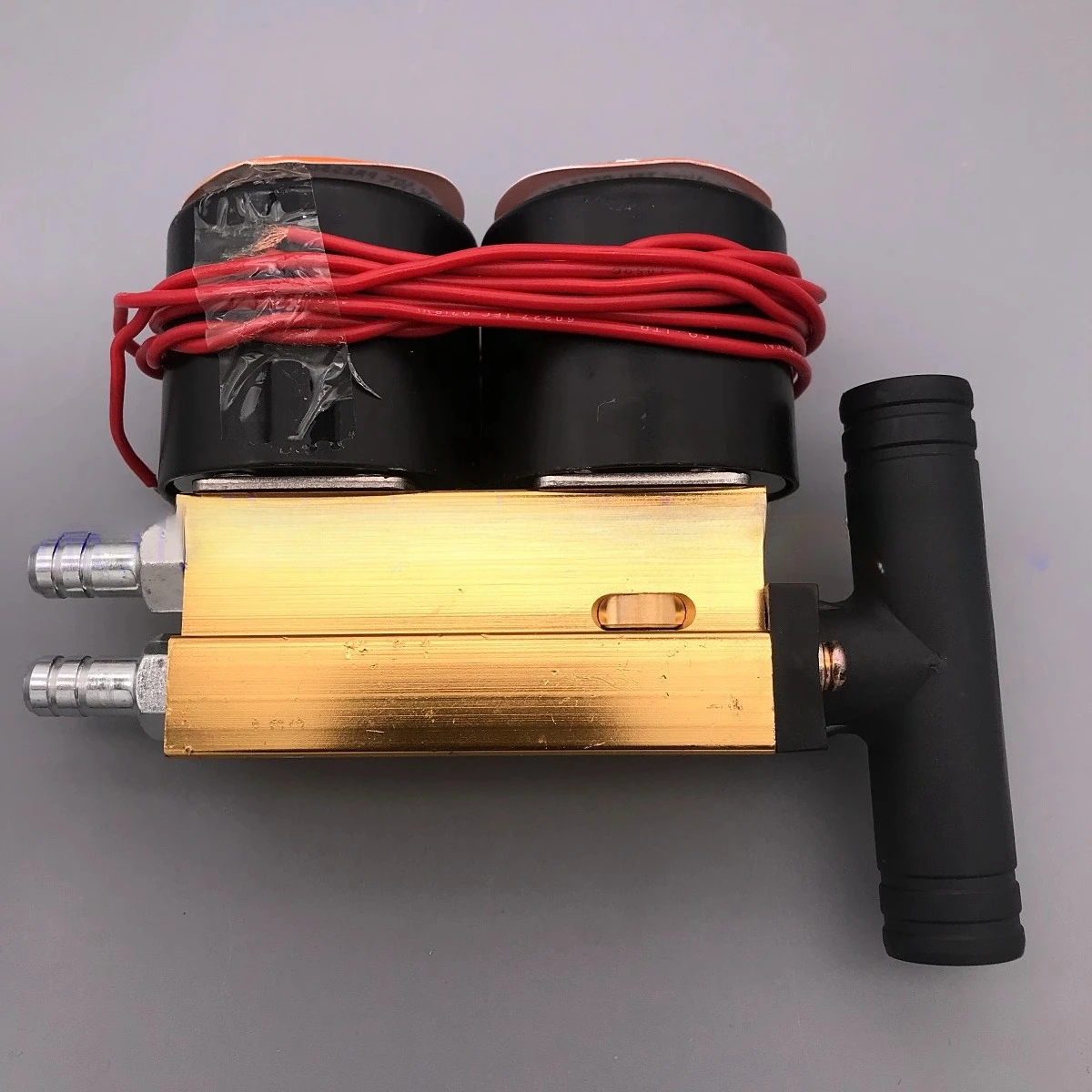 

Вакуумный электромагнитный клапан для вакуумной упаковочной машины 6 (2Х3) 15 (2Х2)