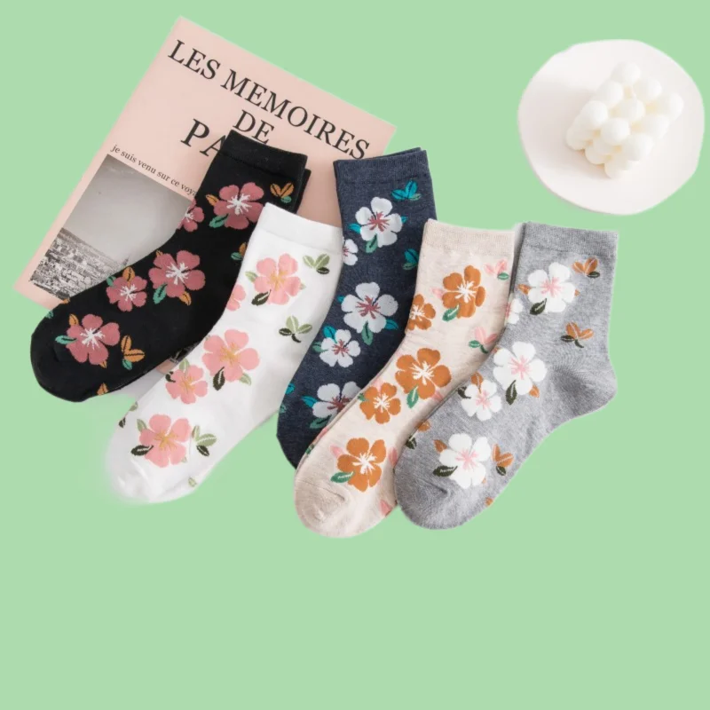 Calcetines de algodón con flores pequeñas para mujer, medias de tubo medio transpirables, versátiles e informales, colores sólidos, 3/6 pares, novedad de 2024