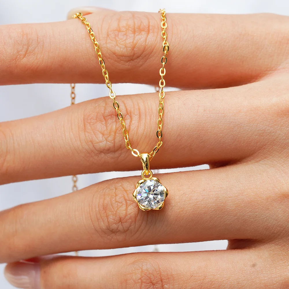 

Luxury 100% Real 18k Gold Women's lotus diamond pendant clavicle chain moissanite necklace