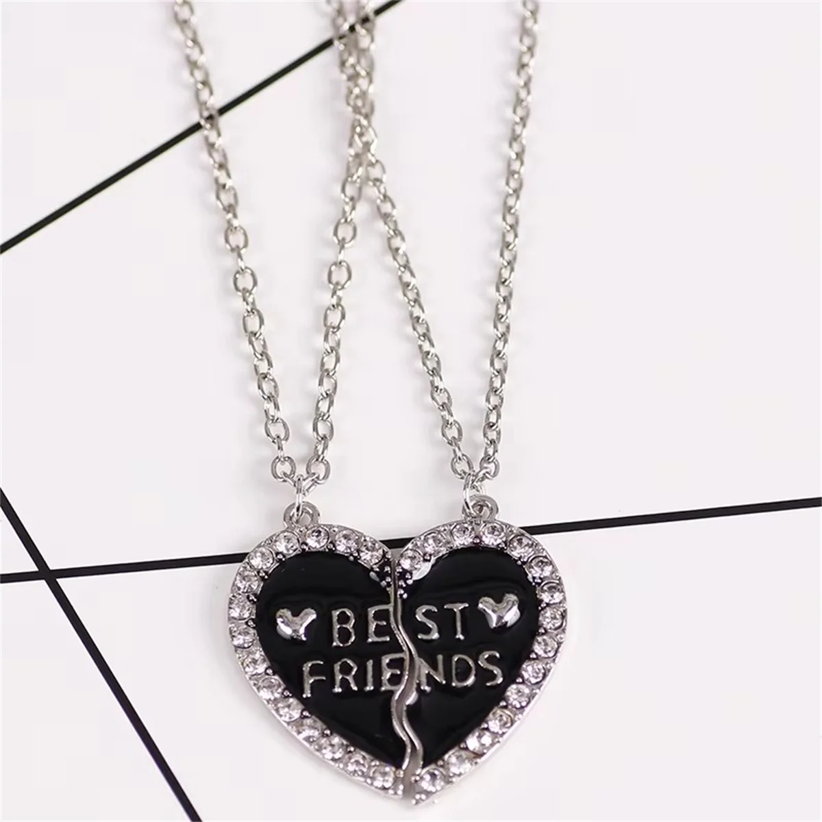 2Pcs Creative Personalized Necklace Fashion Love Splicing Pendant Best Friend Friendship Gift Charm Elegant Jewelry Accessories