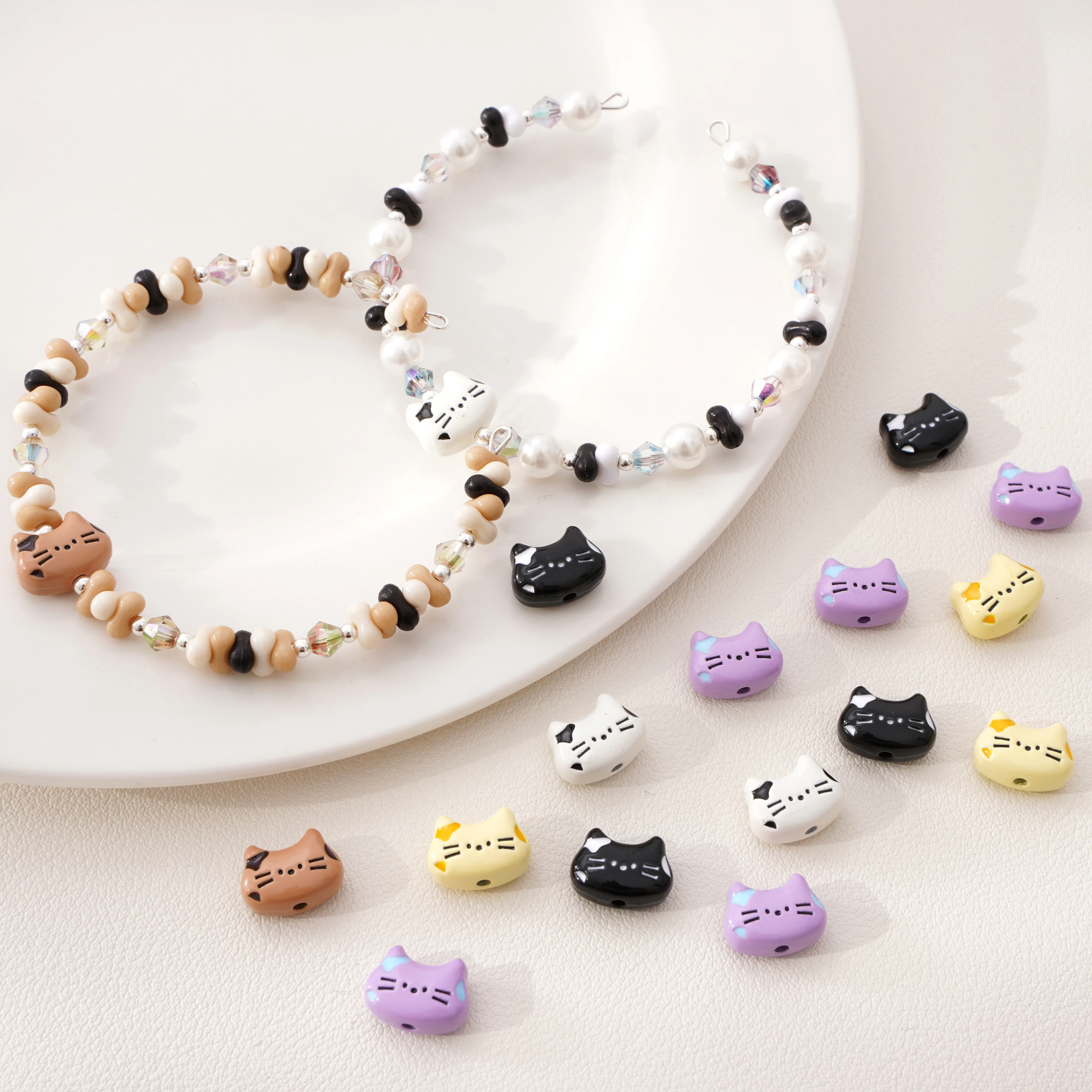 1 stücke Kleine Katze Kopf Legierung Perlen Cremige Katze Anhänger Handgemachte DIY Schmuck Armband Und Tasche Zubehör Gerade Loch Spacer perlen