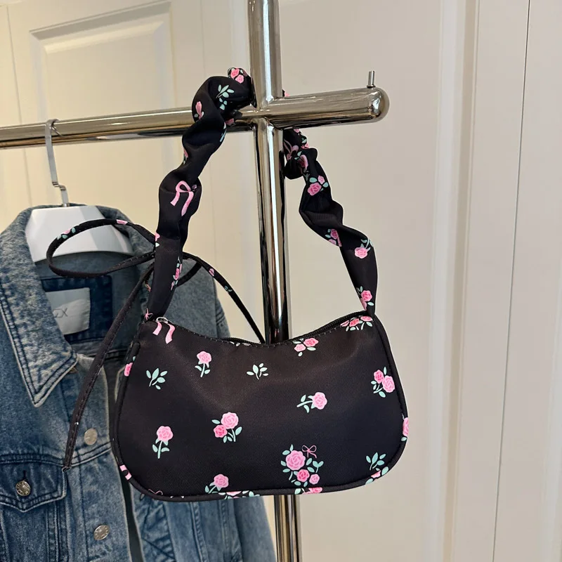 

Fashionable Versatile Sweet Pleated Drawstring Handbag Floral Shoulder Bag