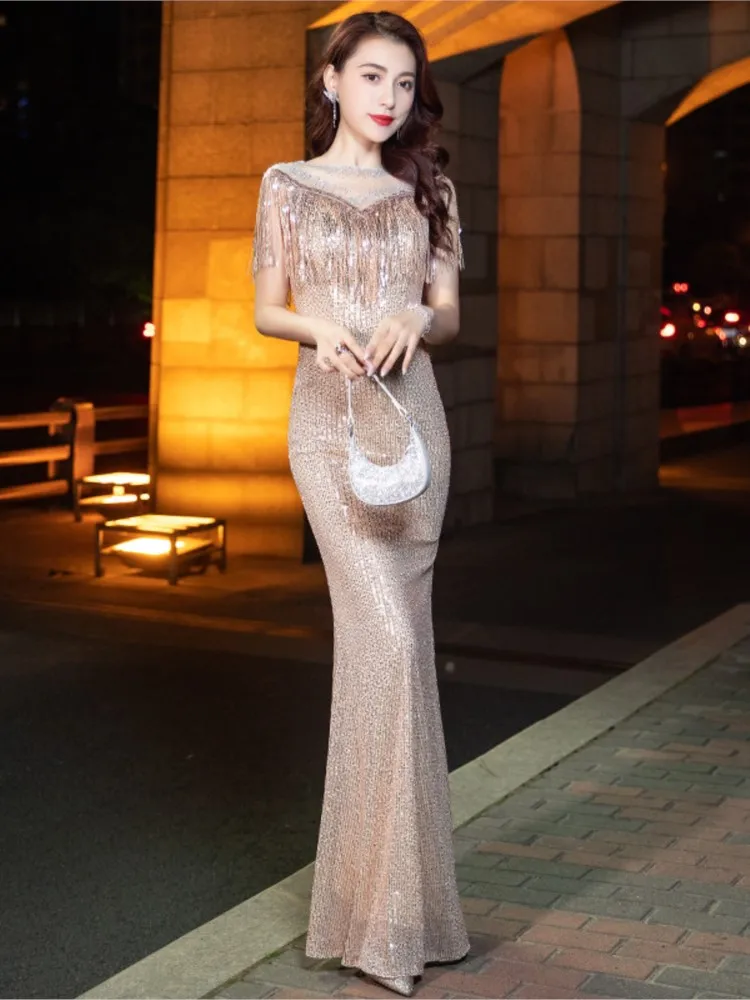 

New banque-style long fishtail dress for hosts