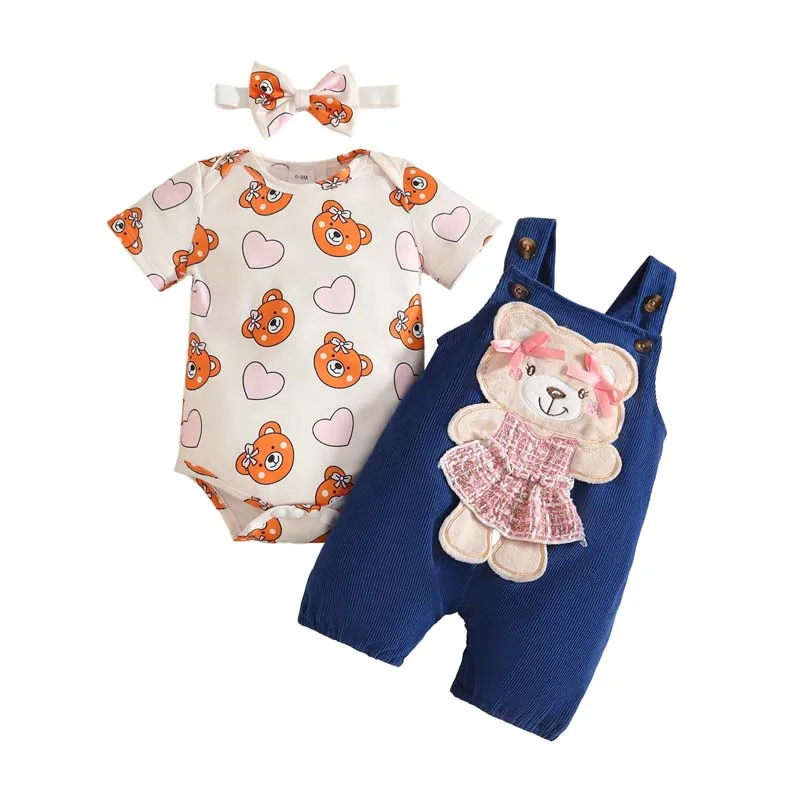 

Одежда для милых девочек 0-18 месяцев, комплект из 3 предметов, летние боди с принтом медведя + укороченные брюки + повязка на голову, комплект для новорожденных