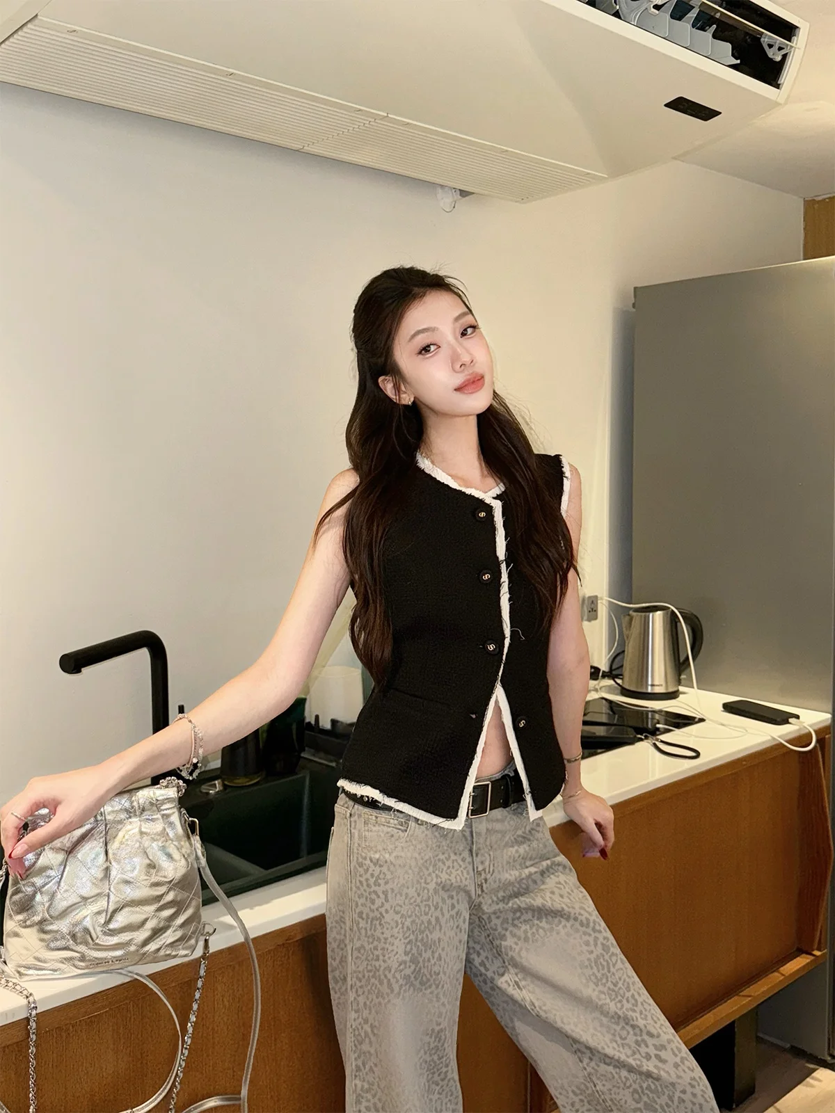 

Lightweight Textured Color Block Vest Small Fragrance Style Ruffle Hem Top Women's Fashion Short Outerwear round Neck Button ...