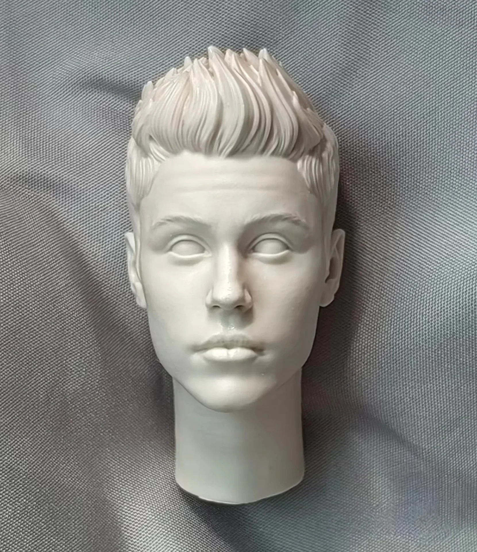 

1/6 Die-Cast Resin Figure Statue Head Beautifully Detailed Unpainted Free Shipping ( Bieber Justin )