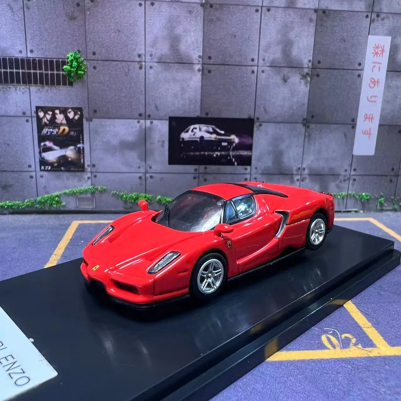 MiniDream 1:64  ENZO Diecast Model Car