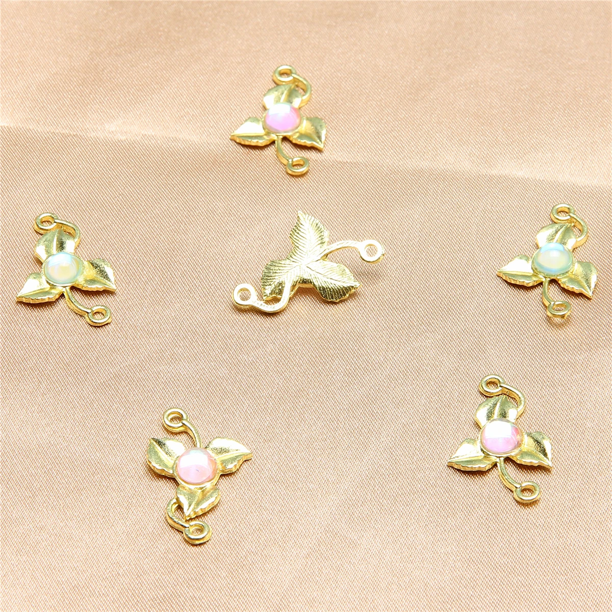 10pcs 26*16mm Golden Three-leaf Flower Embellished With Rhinestones Double Hole Connector DIY Bracelet Necklace Jewelry Accessor