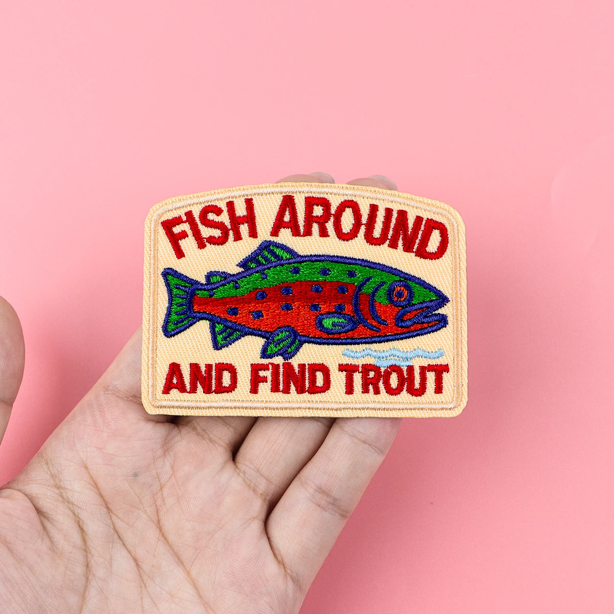 Kolorowe naszywki na ubrania z – Embroidery Patches recenzja i cena