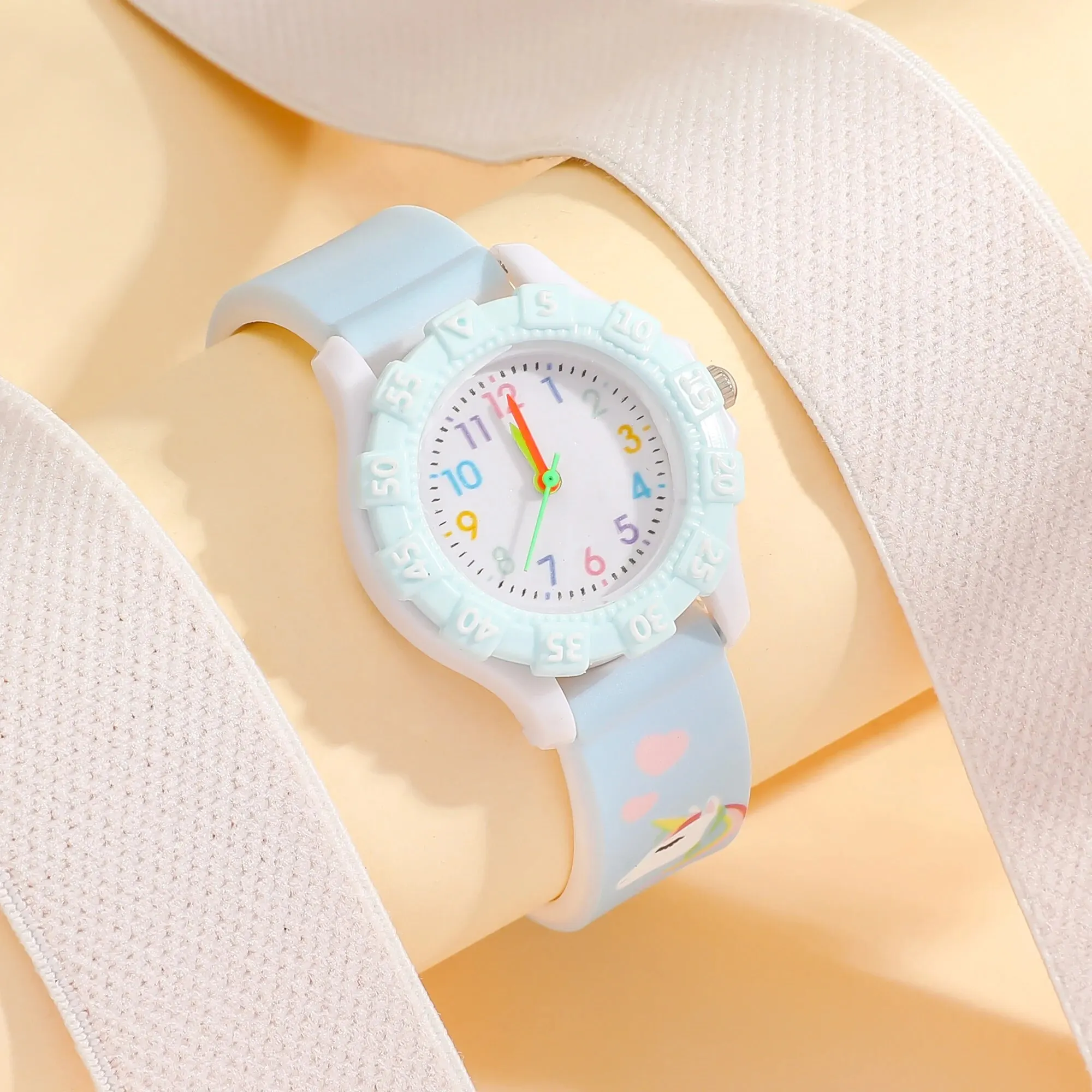 Children's Cartoon Watch Quartz Silicone Watch Elementary School Girls Boys Children's Watch 3D Silicone Strap