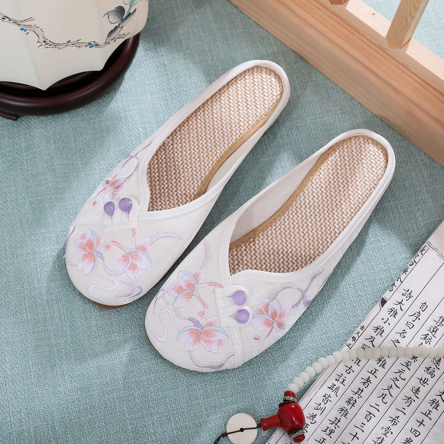 Size 34-41 Summer New Arrival Cloth Shoes Women Flat Soft Bottom Embroidered Mules Chinese Hanfu Shoes