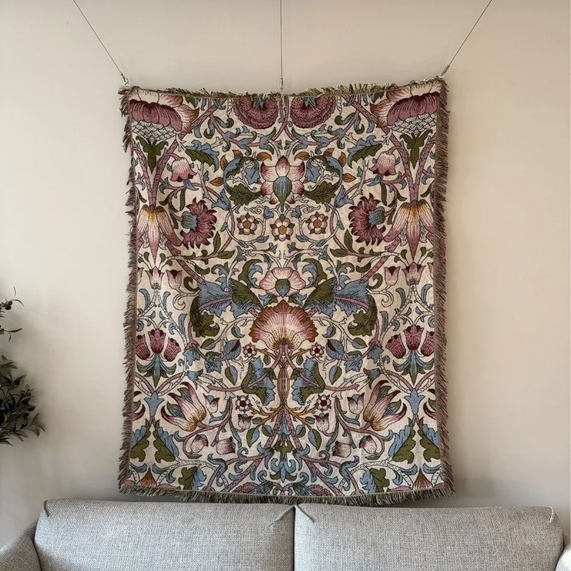 

Classic European Style Flower Print Blanket Durable Polyester Fabric with Botanical Leaf Motifs for Couch Bed Home Decoration