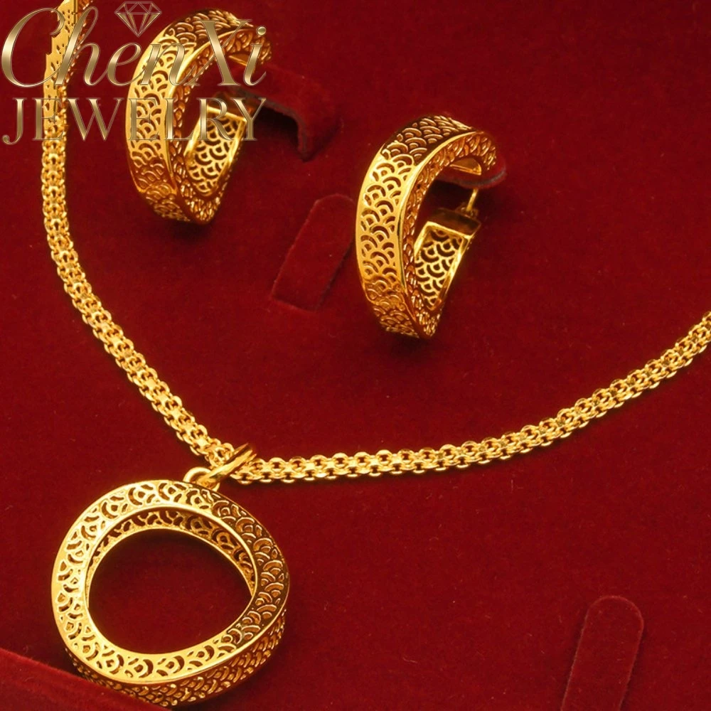 Alluvial Gold Three-Dimensional Hollow-Out Flower Necklace Elegant Charms Standout Piece High-End Keepsake Exquisite Luxury Gift