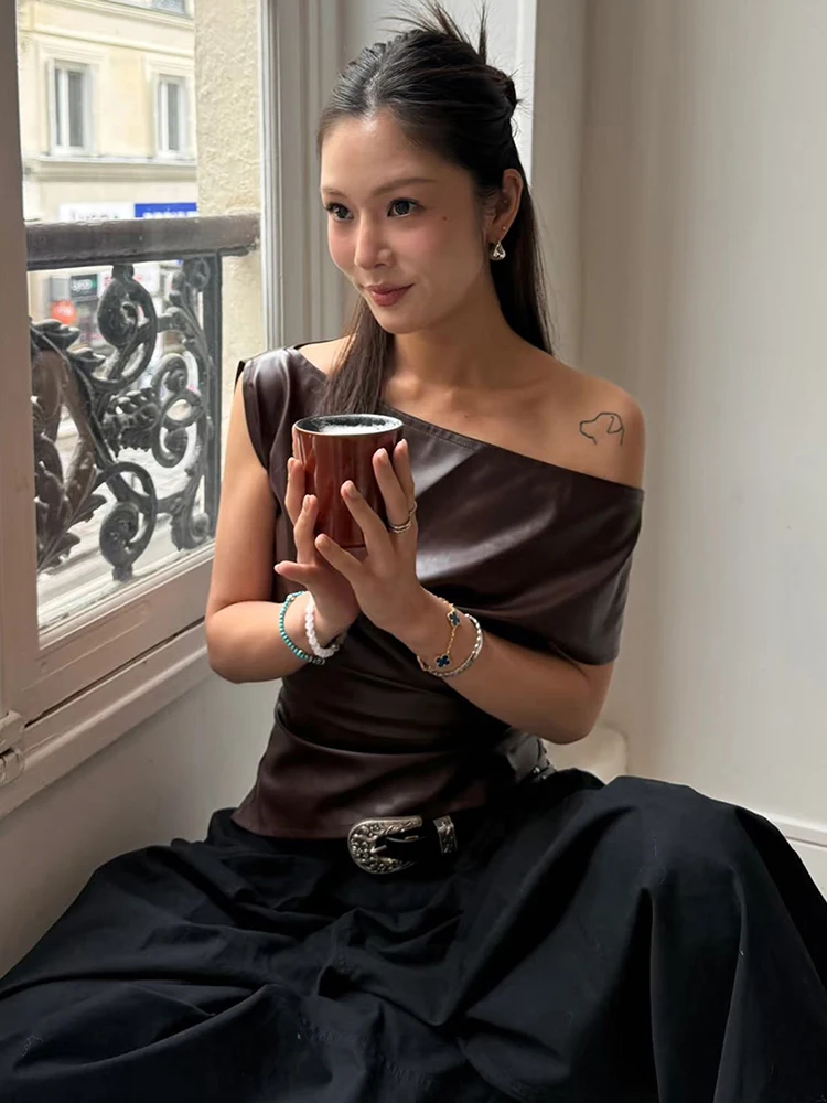 

Insglas Folds Irregular Hem t-Shirt Women Faux Leather One Shoulder High Street Fashion Hottie Daily Simple Music Festival Tops