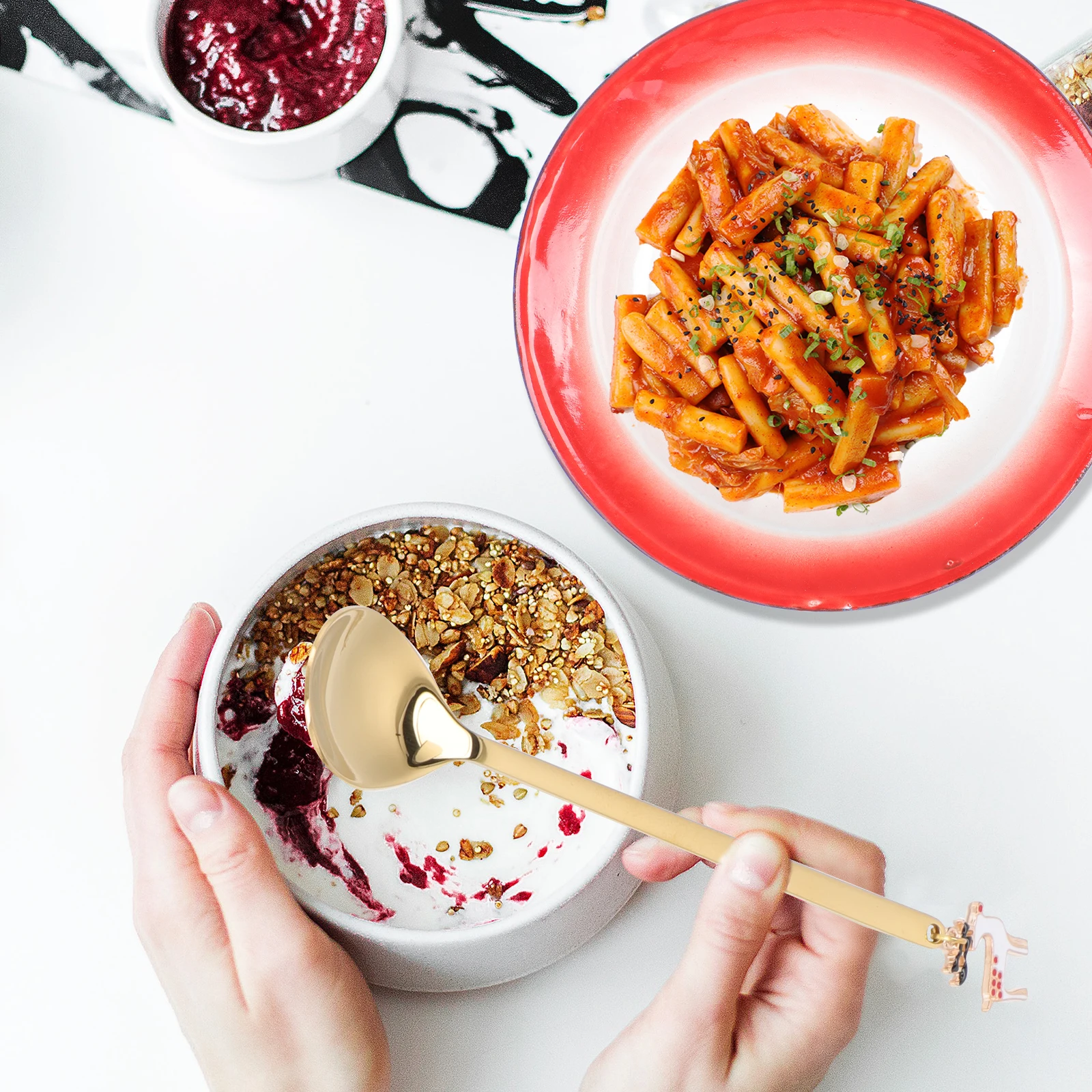 

2Pcs Floral Retro Ceramic Plates Thickened Food Trays Household Appetizer Holders Pattern Kitchen Supplies