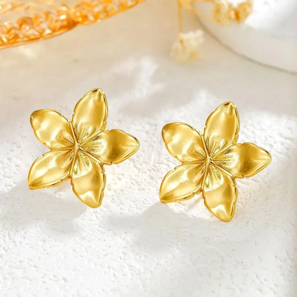 Charm Classic Gold Color Stainless Steel Five-leaf Flower Stud Earrings for Women Temperament Bride Party Jewelry Colorfast Gift