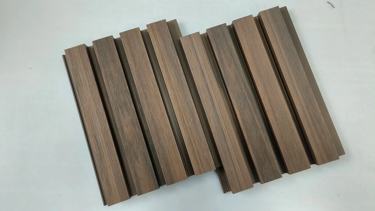 แผงผนังใน Wpc ผนังคอมโพสิต Cladding กลางแจ้งขายร้อนกันน้ํา Great Wall Panel