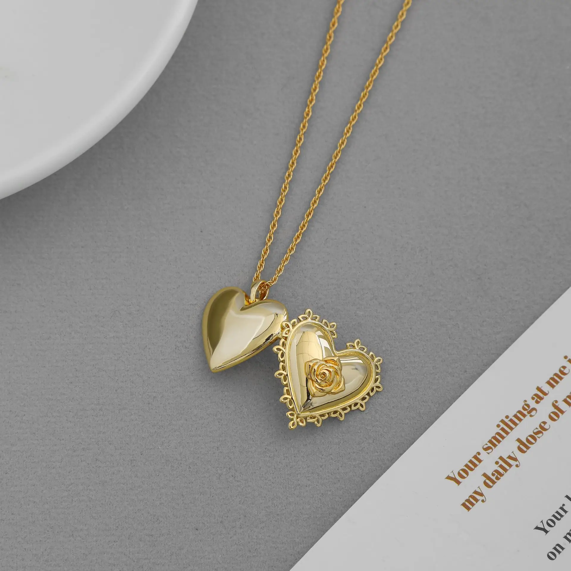 VKVVA Fashion Jewelry KS Series Gold-plated Lock Rose Flower Pendant Necklace Opened and Closed Love Clavicle Chain for Women